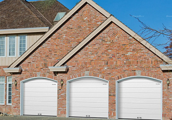 Секционные гаражные ворота Doorhan RSD01 BIW (2000х2100)