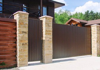 Откатные ворота с калиткой (6000х2200)